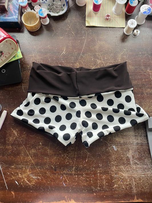 Polka dot Micro Shorts (mocha)